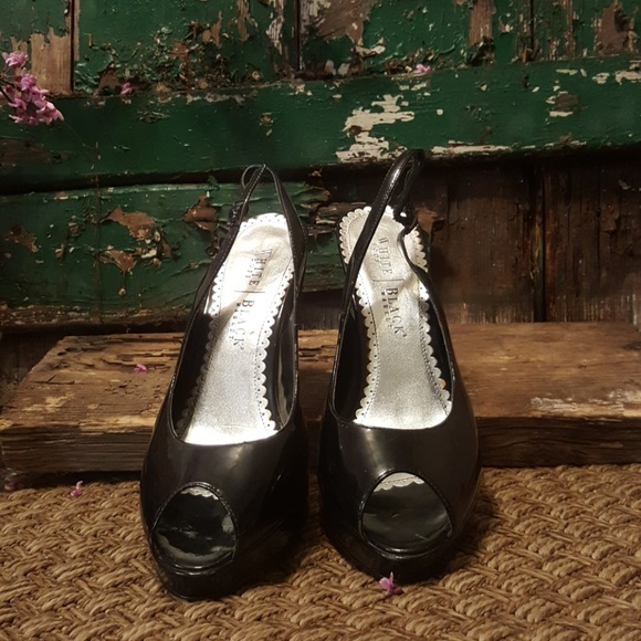 White House Black Market peep toe - Picture 2 of 3